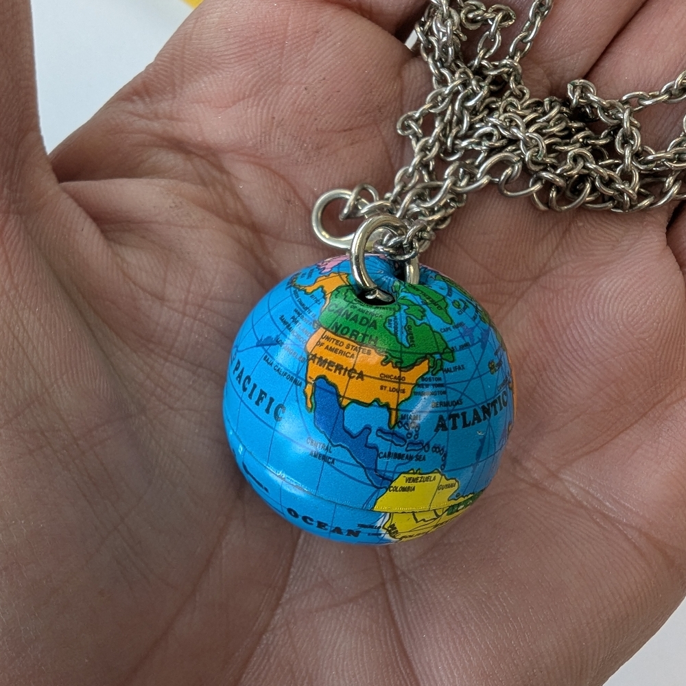 VTG GLOBE NECKLACE